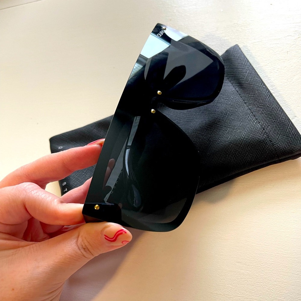 Quay Jaded Sunglasses - Gently Used